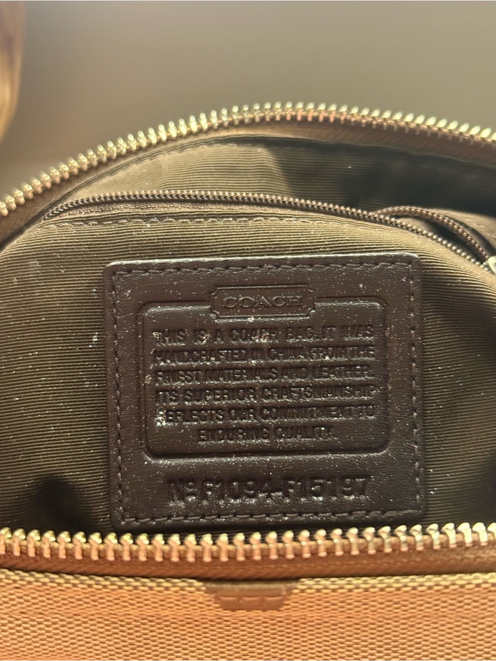 Vintage Authentic COACH Women's Signature Canvas Shoulder Bag in Khaki/Brown - Picture 7 of 8